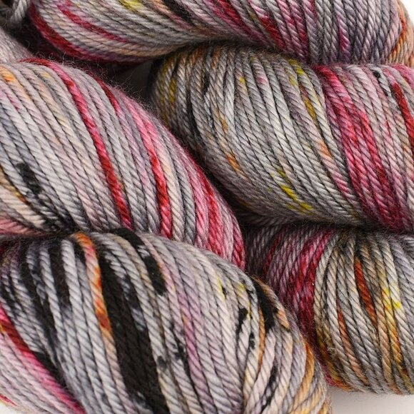 Hedgehog Fibres Merino DK Yarn 2 Skeins Springy Merino Wool Hand-Dyed Ruin - Picture 2 of 4